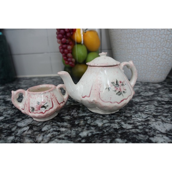 Vintage Nancy Boozer signed  sugar and creamer set in white and Pink floral - Picture 1 of 10